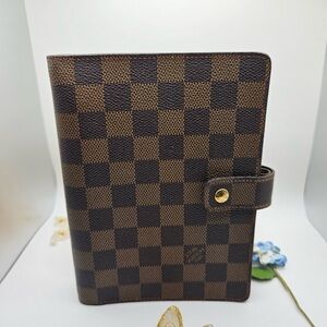 Louie Vuitton Authentic Preloved LV Agenda with paper filler with date code